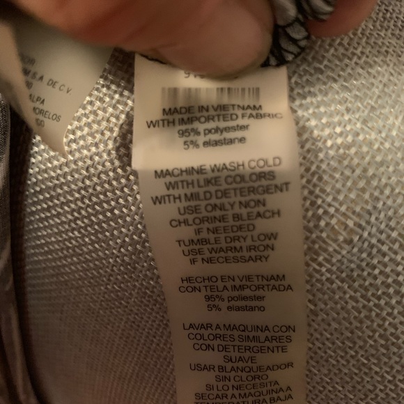 Black and White blouse with cap sleeves - Picture 6 of 6